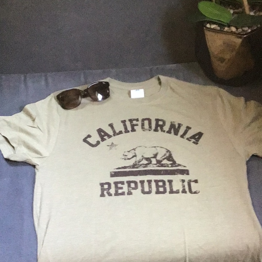 Brand new California Republic T-shirt - get it now